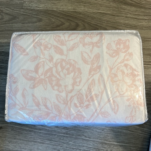 Great Bay Floral Flannel Sheets - Picture 5 of 5